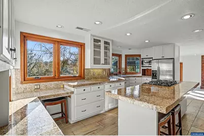 1755 NW Lewisburg Av, Corvallis, OR 97330 - Photo 8