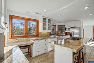 1755 NW Lewisburg Ave, Corvallis, OR 97330 - Photo 10