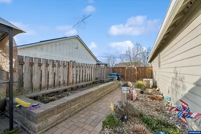 2846 Roanoke St, Woodburn, OR 97071 - Photo 28