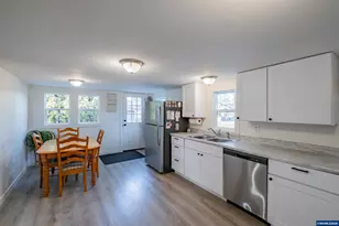 269 S Second St, Lebanon, OR 97355 - Photo 4