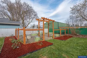 586 45th Pl NE, Salem, OR 97301 - Photo 34