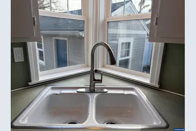 766 20th St NE, Salem, OR 97301 - Photo 4