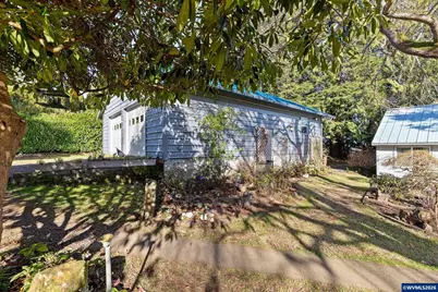 2032 SE Garden Way, Waldport, OR 97394 - Photo 4