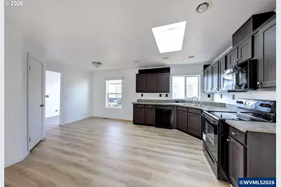 2020 S 12th St, Lebanon, OR 97355 - Photo 2