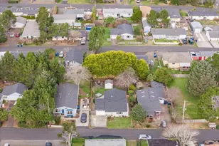 1109 SW 15th St, Lincoln City, OR 97367 - Photo 6