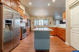 2644 NW Kingston Way, Albany, OR 97321 - Photo 16