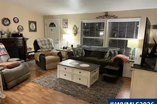 642 Royalty Cir NE, Salem, OR 97301 - Photo 2