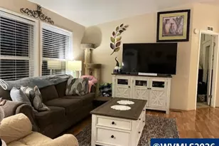 642 Royalty Cir NE, Salem, OR 97301 - Photo 4