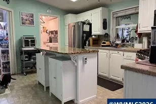 642 Royalty Cir NE, Salem, OR 97301 - Photo 8