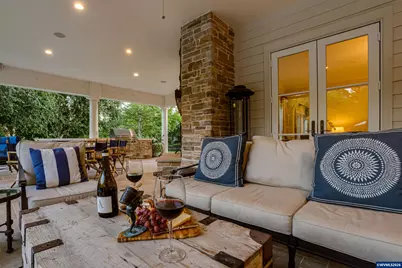 2628 Edgewater Dr, Eugene, OR 97401 - Photo 40