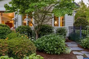 2628 Edgewater Dr, Eugene, OR 97401 - Photo 46