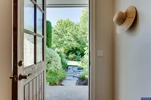 2628 Edgewater Dr, Eugene, OR 97401 - Photo 14