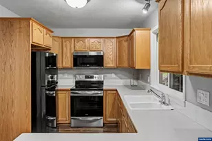 6049 Fircrest St SE, Salem, OR 97306 - Photo 14