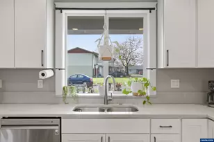 544 Walker Rd, Lebanon, OR 97355 - Photo 10