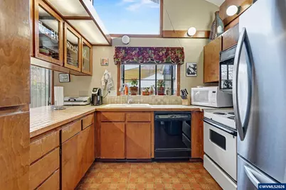 375 Indian Hills Ct SE, Salem, OR 97302 - Photo 8