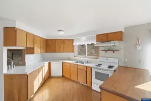 27914 Walkerwood Ln, Sweet Home, OR 97386 - Photo 18