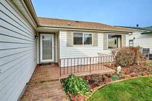 163 W Clackamas Cir, Woodburn, OR 97071 - Photo 2