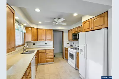 163 W Clackamas Cir, Woodburn, OR 97071 - Photo 12