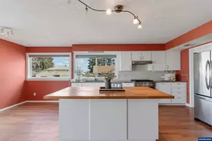 1694 Sunrise Cir NW, Salem, OR 97304 - Photo 12