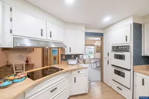 2120 Robins Ln SE, Salem, OR 97306 - Photo 16