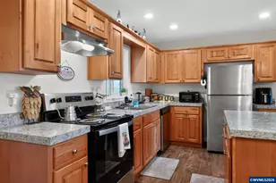 826 SW Cherry St, Willamina, OR 97396 - Photo 10