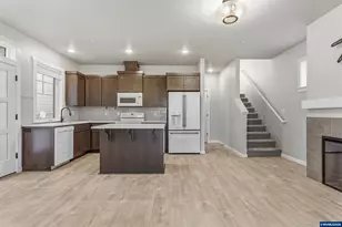 1811 Cousteau Lp SE, Salem, OR 97302 - Photo 8