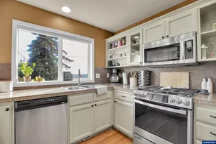 996 Parkway Dr, Salem, OR 97304 - Photo 16