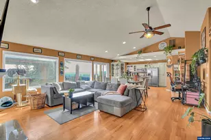 996 Parkway Dr, Salem, OR 97304 - Photo 10