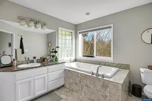 996 Parkway Dr, Salem, OR 97304 - Photo 38