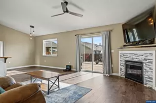 463 SE Pine St, Dallas, OR 97338 - Photo 6