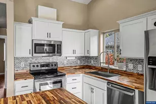 463 SE Pine St, Dallas, OR 97338 - Photo 12