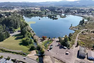 2432 Robbins Way Way, Lebanon, OR 97355 - Photo 2