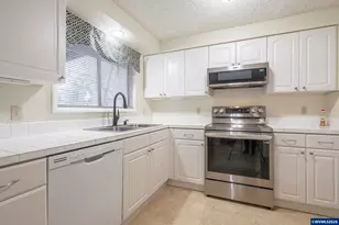 4744 Nina Ave SE, Salem, OR 97302 - Photo 14