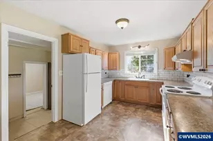 368 S 6th St, Independence, OR 97351 - Photo 16