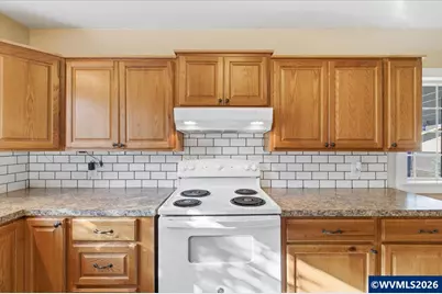 368 S 6th St, Independence, OR 97351 - Photo 18