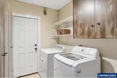 368 S 6th St, Independence, OR 97351 - Photo 32