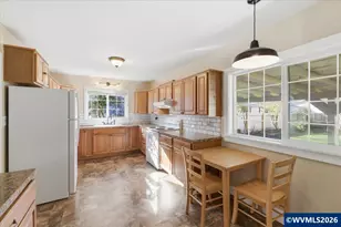 368 S 6th St, Independence, OR 97351 - Photo 14