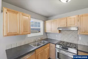 750 E Oak St, Lebanon, OR 97355 - Photo 10