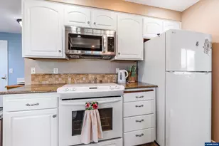 2093 W Hayes St, Woodburn, OR 97071 - Photo 16