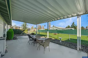 2093 W Hayes St, Woodburn, OR 97071 - Photo 36