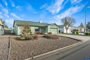 2093 W Hayes St, Woodburn, OR 97071 - Photo 4