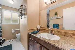 2093 W Hayes St, Woodburn, OR 97071 - Photo 34