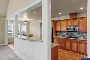 5830 Pikes Pass St SE, Salem, OR 97306 - Photo 10