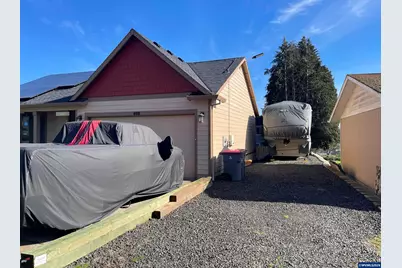 408 SW Oak St, Willamina, OR 97396 - Photo 2