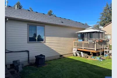 408 SW Oak St, Willamina, OR 97396 - Photo 4