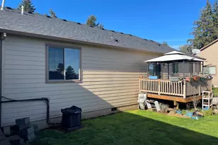 408 SW Oak St, Willamina, OR 97396 - Photo 4
