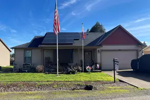 408 SW Oak St, Willamina, OR 97396 - Photo 2