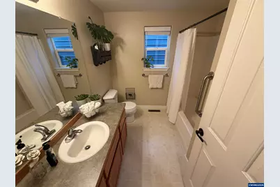 2921 NW 19th St, Redmond, OR 97756 - Photo 6