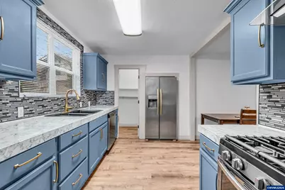 621 SE 4th Av, Albany, OR 97231 - Photo 22