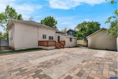 621 SE 4th Av, Albany, OR 97231 - Photo 4